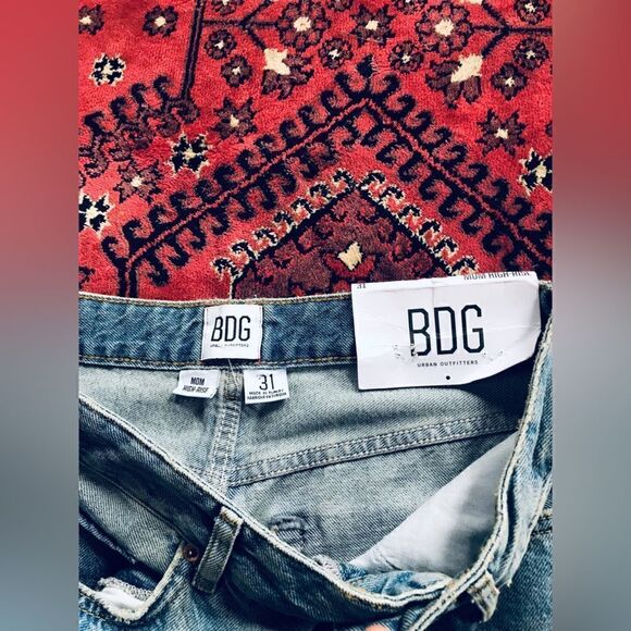 Urban Outfitters | NWT | distressed mom high rise jeans | size 31 - Picture 5 of 9